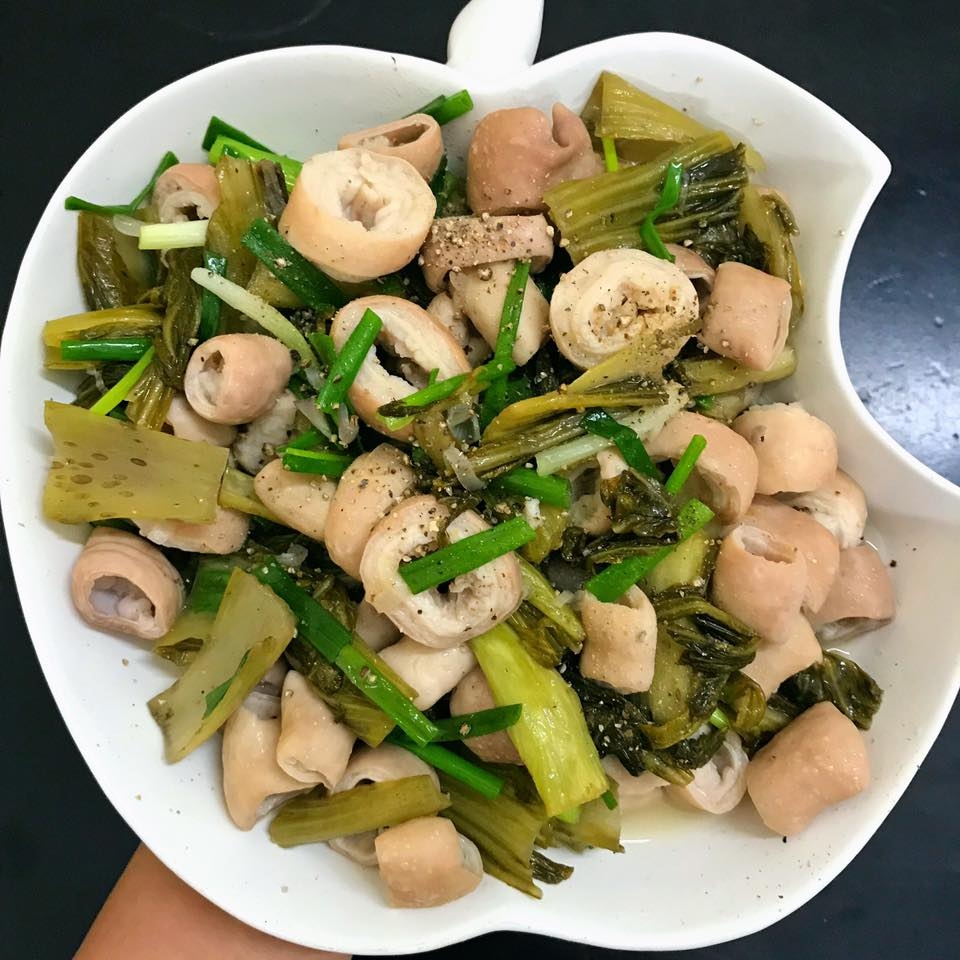 Lòng heo khía nước dừa và khấu đuôi xào dưa chua đổi vị bữa cơm gia đình long heo khia nuoc dua va khau duoi xao dua chua doi vi bua com gia dinh