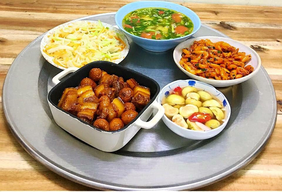 Ở nhà cách ly xã hội, vợ cả ngày nấu ăn và luôn miệng hỏi 'thích ăn gì' o nha cach ly xa hoi vo ca ngay nau an va luon mieng hoi thich an gi