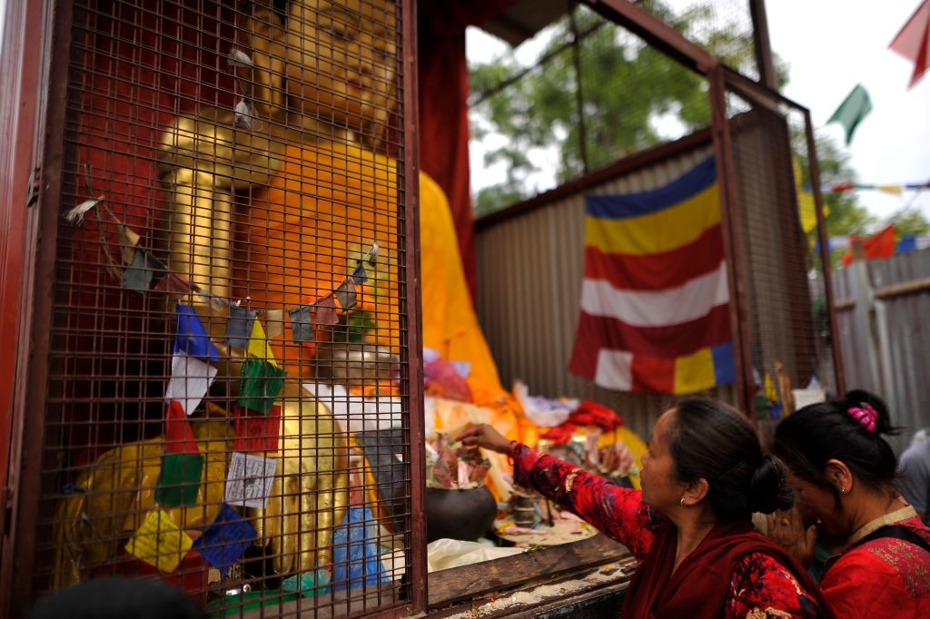 sac mau huyen bi trong nhung buc anh mung dai le vesak o cac quoc gia phat giao