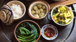 nep nha xua trong 50 quy tac tren mam com cua nguoi viet
