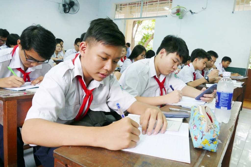 Chuyện con bị phạt quỳ: Con hư tại bố mẹ, nhất định không phải tại cô? chuyen con bi phat quy con hu tai bo me nhat dinh khong phai tai co