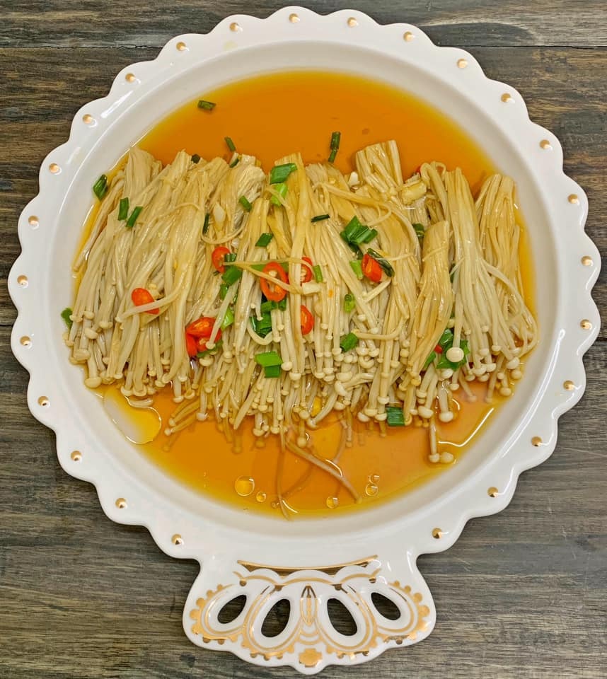Món ngon dễ làm: Tôm rim và nấm kim châm hấp xì dầu hom nay an gi tom rim va nam kim cham hap xi dau