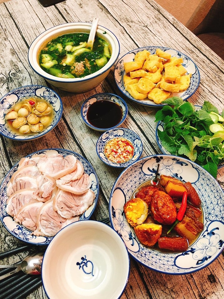 Món ngon dễ làm: Hạ nhiệt ngày nóng với thịt chân giò luộc và canh mướp nấu cua mon ngon de lam ha nhiet ngay nong voi thit chan gio luoc va canh muop nau cua