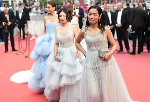 Đằng sau sự hào nhoáng của Cannes: 'Thuê gái điếm dễ như đặt pizza' dang sau su hao nhoang cua cannes thue gai diem de nhu dat pizza