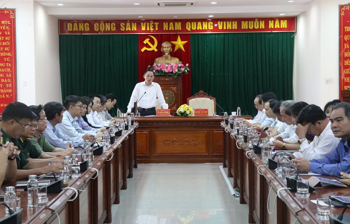 Kiên quyết giải quyết tranh chấp trên Biển Đông theo Luật quốc tế kien quyet giai quyet tranh chap tren bien dong theo luat quoc te