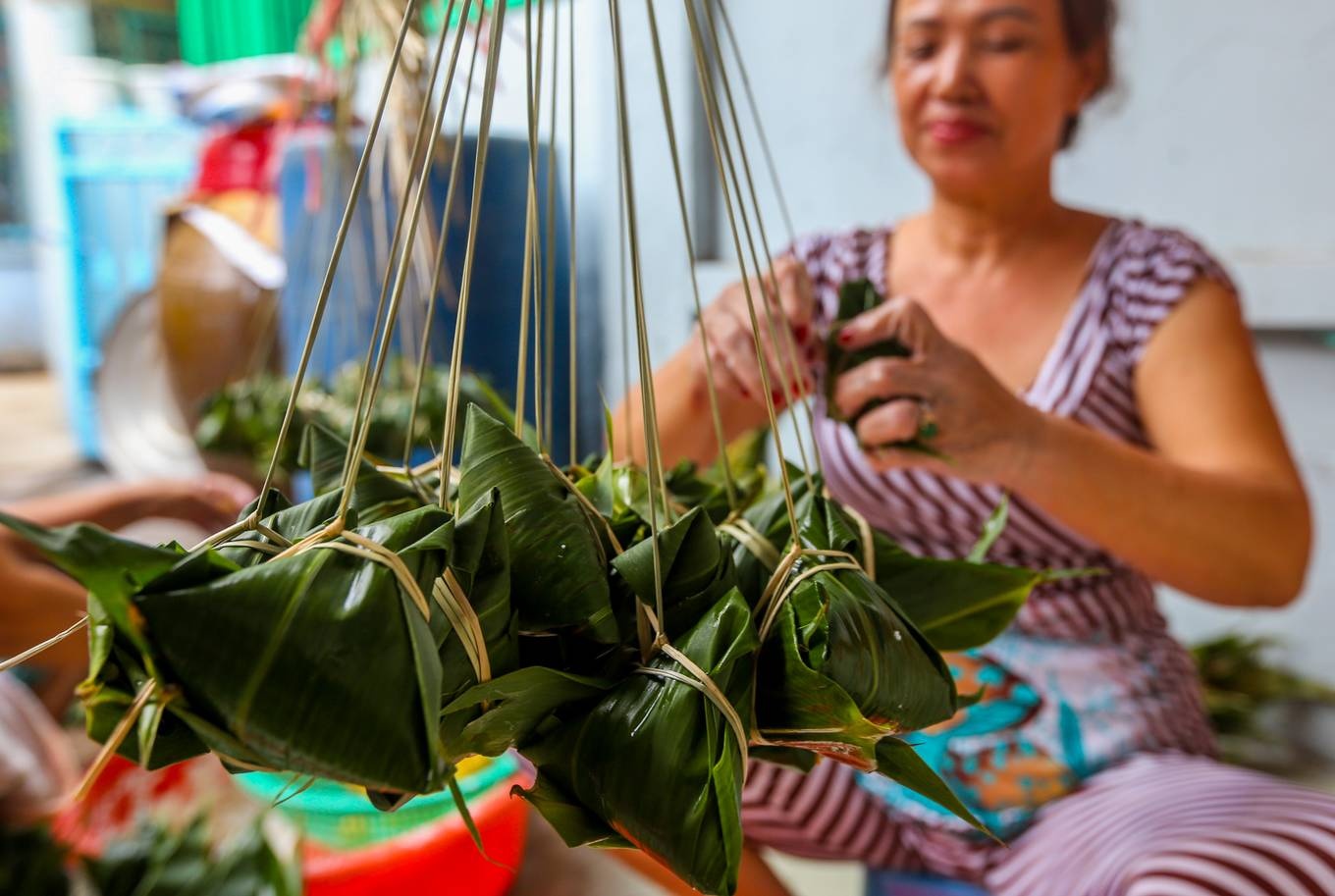Xóm hơn 50 năm làm bánh ú lá tre ngày Tết Đoan Ngọ ở Sài Gòn xom hon 50 nam lam banh u la tre ngay tet doan ngo o sai gon