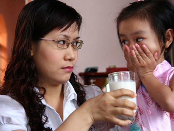 10 vấn đề trái khoáy trong cách nuôi dạy trẻ ở Việt Nam 10 van de trai khoay trong cach nuoi day tre o viet nam