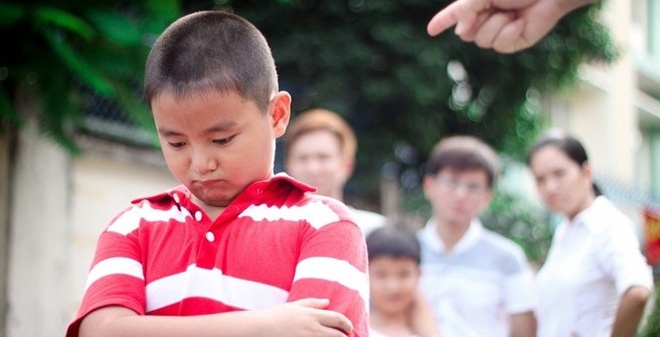 10 vấn đề trái khoáy trong cách nuôi dạy trẻ ở Việt Nam 10 van de trai khoay trong cach nuoi day tre o viet nam