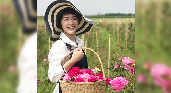 Ngắm vườn hồng ngoại đẹp mê hồn của Uyên - "chị vợ pate" trong "Về nhà đi con" ngam vuon hong ngoai dep me hon cua uyen chi vo pate trong ve nha di con