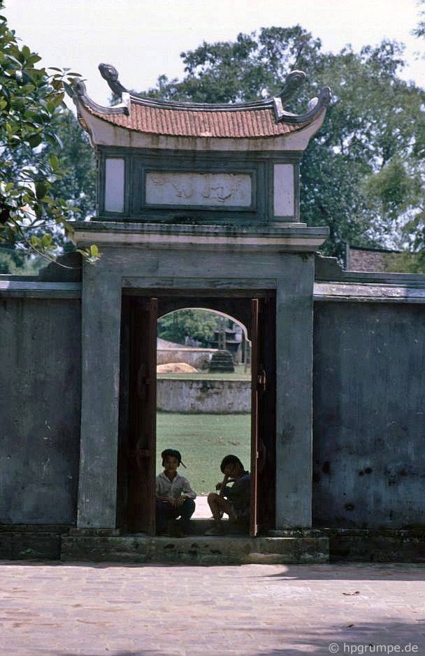 Thành Cổ Loa năm 1991 đẹp mộc mạc dưới ống kính nhiếp ảnh gia người Đức thanh co loa nam 1991 dep moc mac duoi ong kinh nhiep anh gia nguoi duc