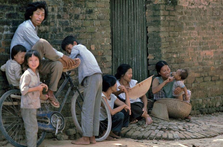 Thành Cổ Loa năm 1991 đẹp mộc mạc dưới ống kính nhiếp ảnh gia người Đức thanh co loa nam 1991 dep moc mac duoi ong kinh nhiep anh gia nguoi duc