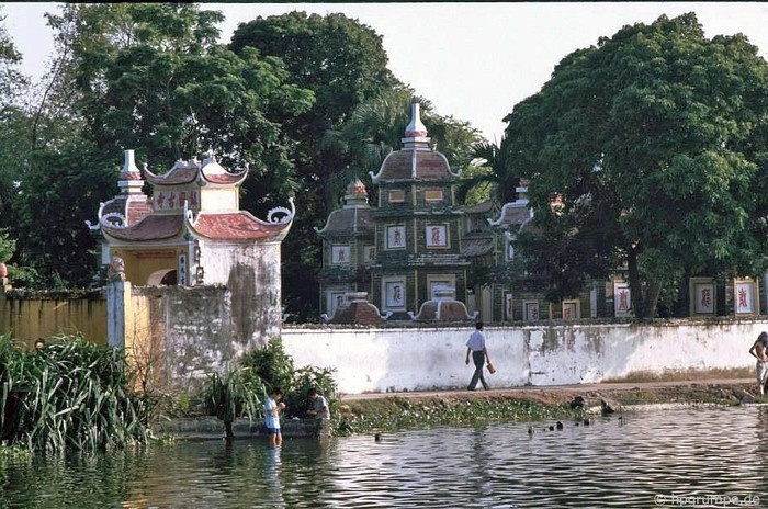 lang ngam ve dep moc cua chua tran quoc nam 1993