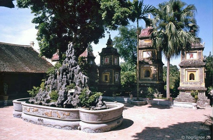 lang ngam ve dep moc cua chua tran quoc nam 1993