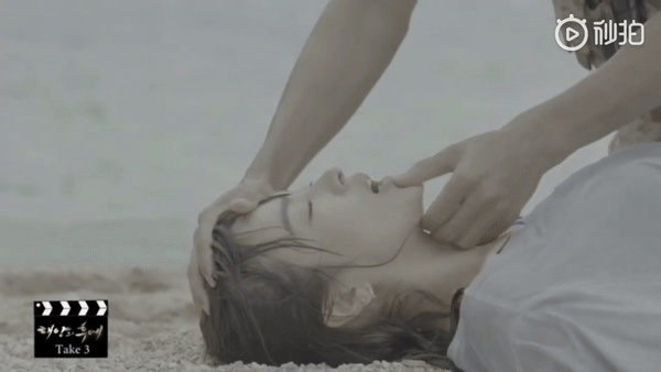 Song Joong Ki và Song Hye Kyo vui nhộn trong đoạn clip hậu trường khiến fan càng tiếc nuối song joong ki va song hye kyo vui nhon trong doan clip hau truong khien fan cang tiec nuoi