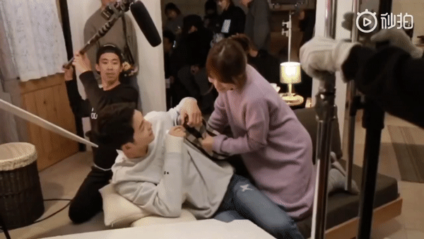 Song Joong Ki và Song Hye Kyo vui nhộn trong đoạn clip hậu trường khiến fan càng tiếc nuối song joong ki va song hye kyo vui nhon trong doan clip hau truong khien fan cang tiec nuoi