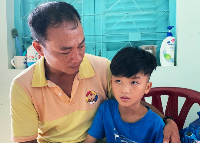 Người cha ở Sài Gòn ôm con khóc trong hạnh phúc sau hơn 4 tháng tìm kiếm mỏi mòn nguoi cha o sai gon om con khoc trong hanh phuc sau hon 4 thang tim kiem moi mon