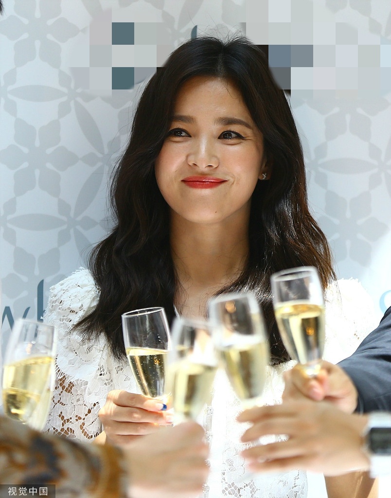 song hye kyo xuat hien lan dau sau lum xum ly hon voi song joong ki