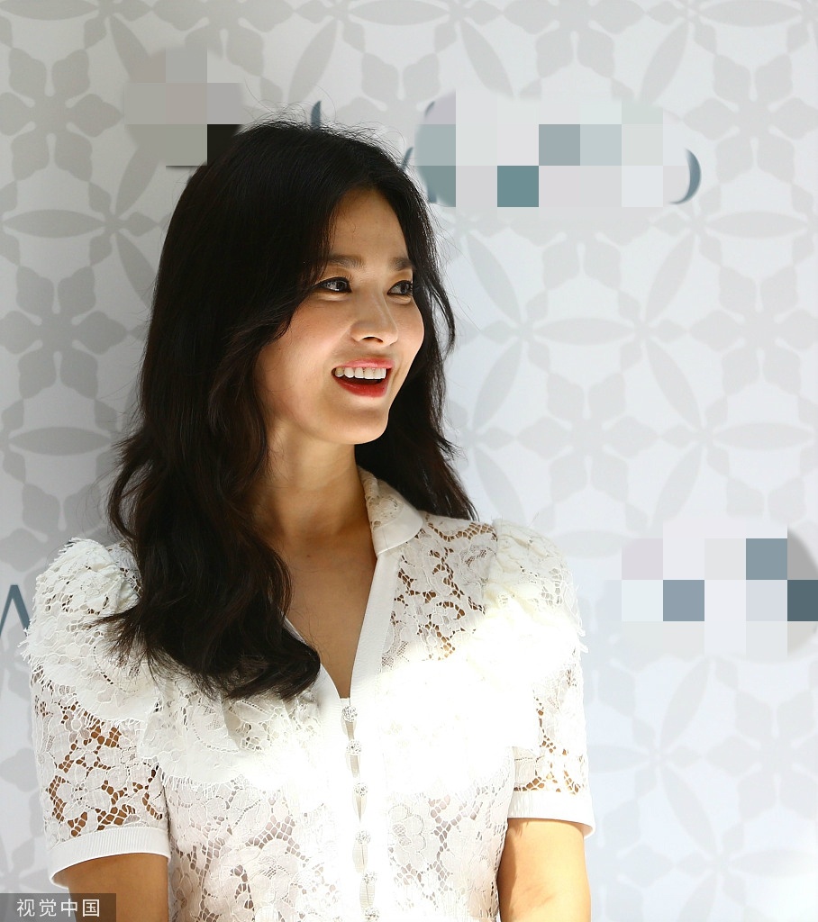 song hye kyo xuat hien lan dau sau lum xum ly hon voi song joong ki