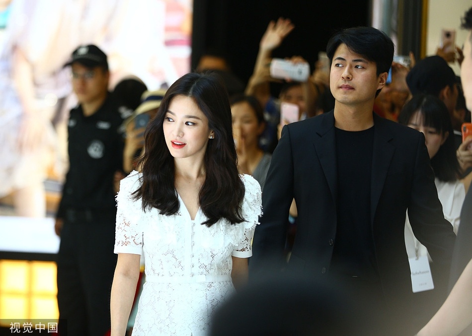 song hye kyo xuat hien lan dau sau lum xum ly hon voi song joong ki