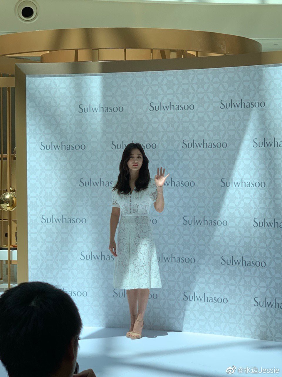 song hye kyo xuat hien lan dau sau lum xum ly hon voi song joong ki