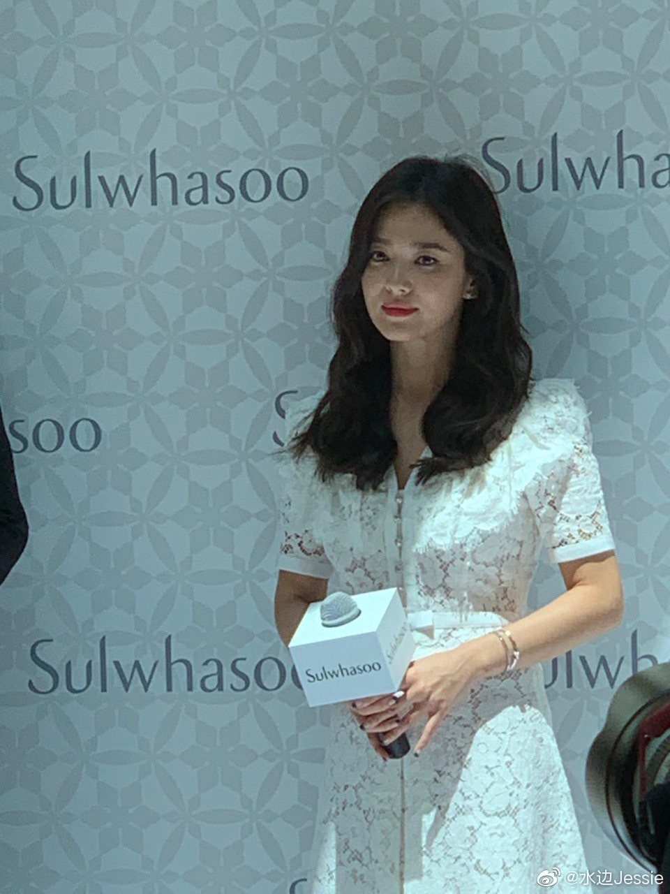 song hye kyo xuat hien lan dau sau lum xum ly hon voi song joong ki