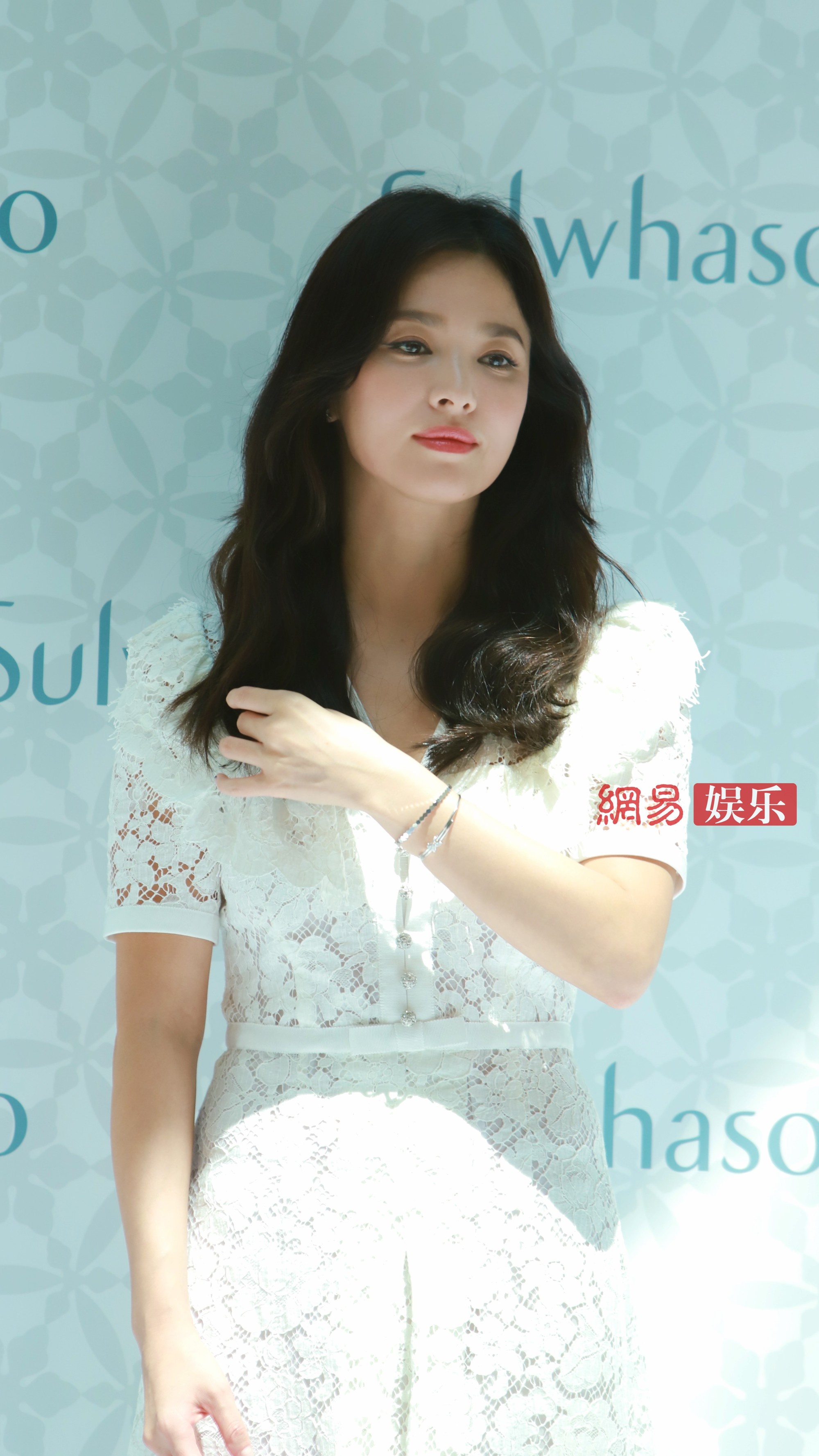 song hye kyo xuat hien lan dau sau lum xum ly hon voi song joong ki