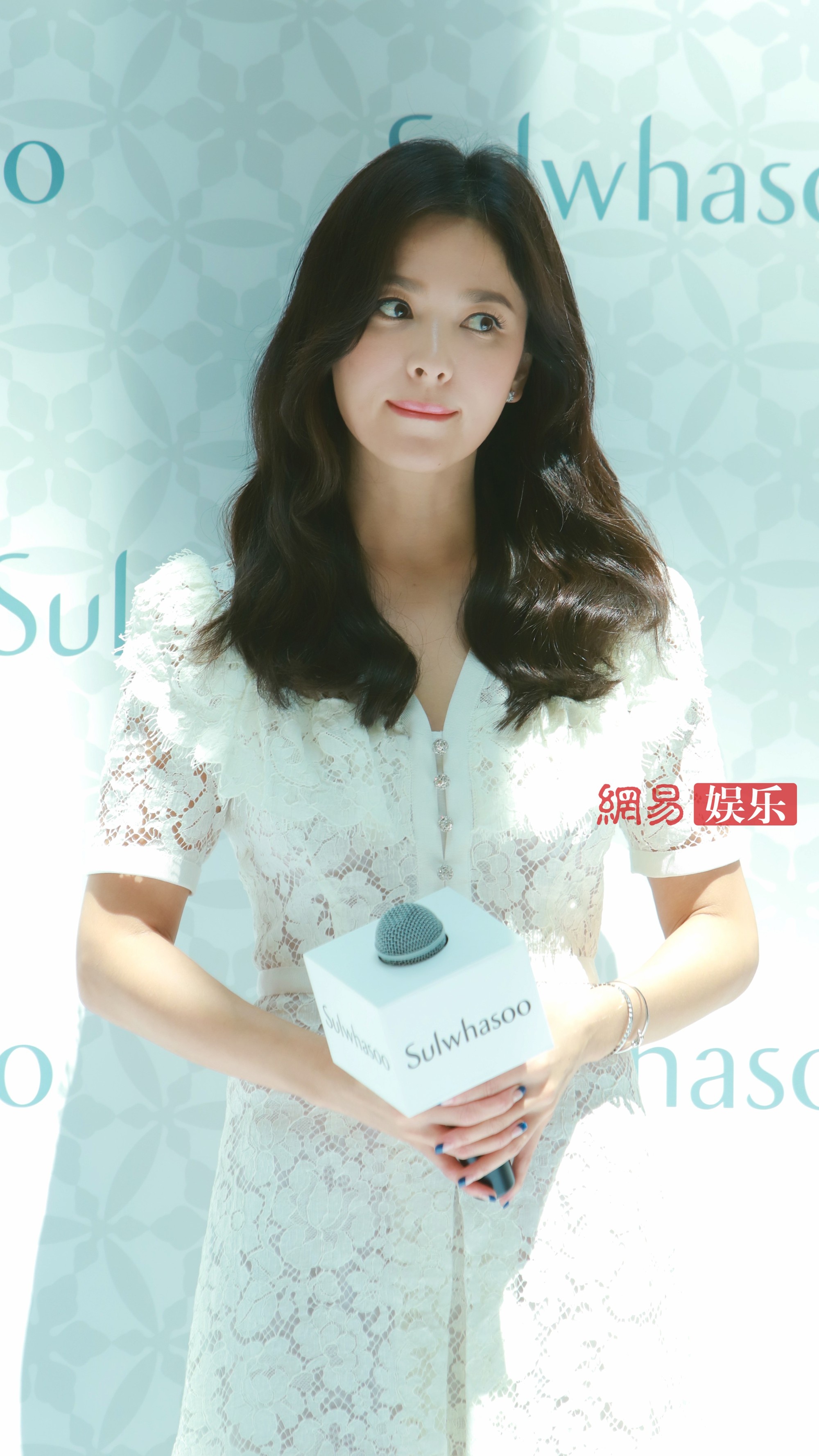 song hye kyo xuat hien lan dau sau lum xum ly hon voi song joong ki