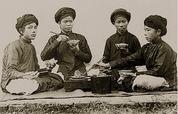 Nguyên tắc ứng xử tinh tế trong bữa cơm của người Việt nguyen tac ung xu tinh te trong bua com cua nguoi viet