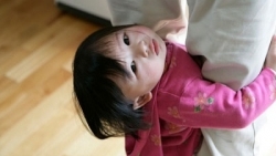 duoc tra tien khi lam viec nha lon len con doi tien cong cham bo me om