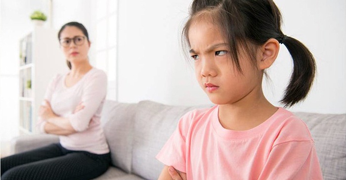 Trẻ bị bố mẹ kìm nén cơn giận, về sau dễ có tính cách bất thường tre bi bo me kim nen con gian ve sau de co tinh cach bat thuong