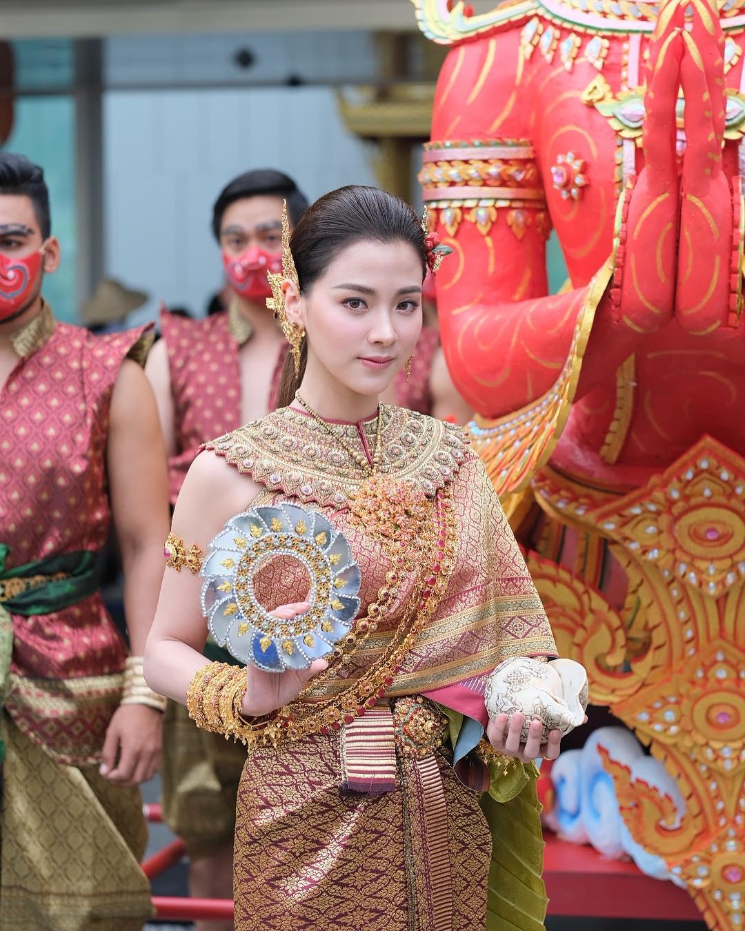 Nữ chính phim "Chiếc lá cuốn bay" khoe ảnh hồi bé chứng minh không "dao kéo" nu chinh chiec la cuon bay khoe loat anh hoi be chung minh nhan sac khong dao keo