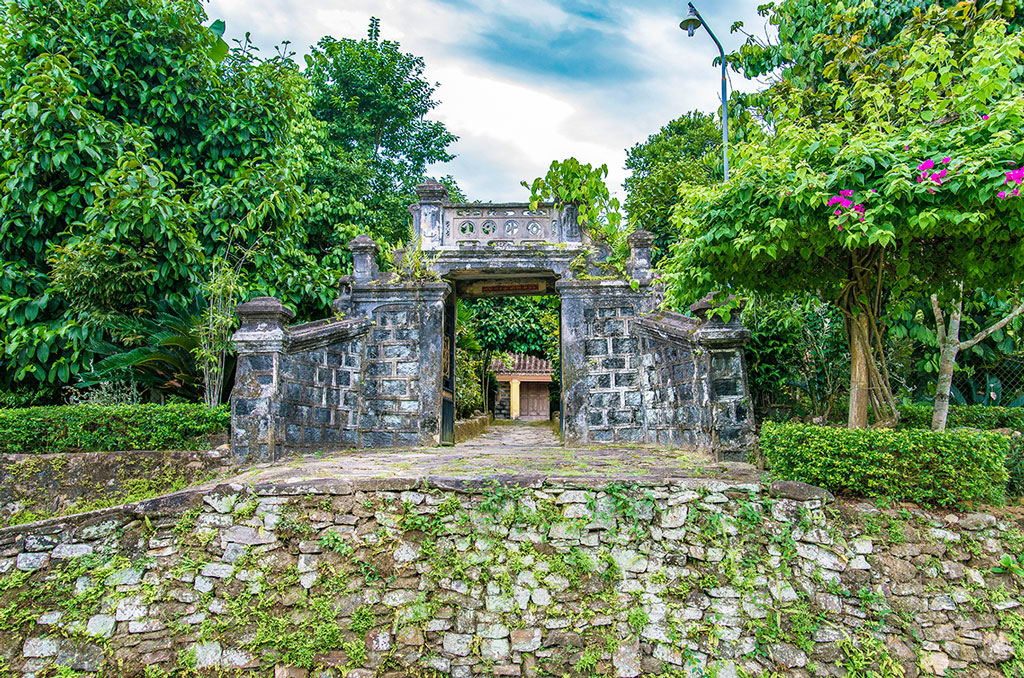 ngao du lang co loc yen dep nhu tranh ve cua xu quang