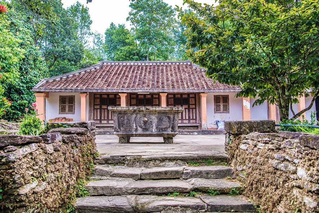 ngao du lang co loc yen dep nhu tranh ve cua xu quang