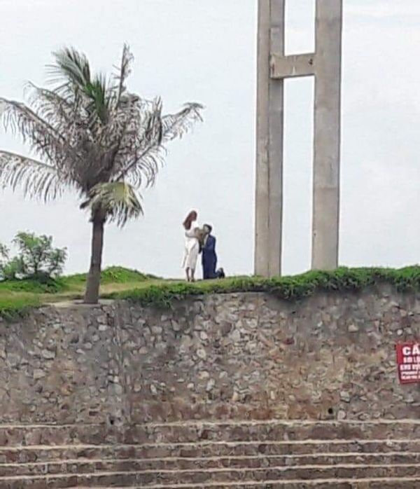 lo anh vu quy xuong cau hon thu voi bo hoa dai lieu day co phai cai ket vien man cua ve nha di con