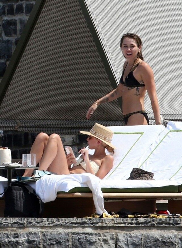 miley cyrus lo anh hon ban gai moi hau ly hon liam hemsworth