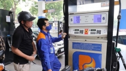 xang dau dong loat giam gia ngay truoc ky nghi le 29