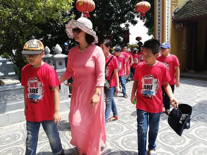 Mùa Vu Lan 2019: Người Hà Nội đi chùa từ sớm, người Sài Gòn thành tâm dự lễ thả hoa đăng mua vu lan 2019 nguoi ha noi di chua tu som nguoi sai gon thanh tam du le tha hoa dang