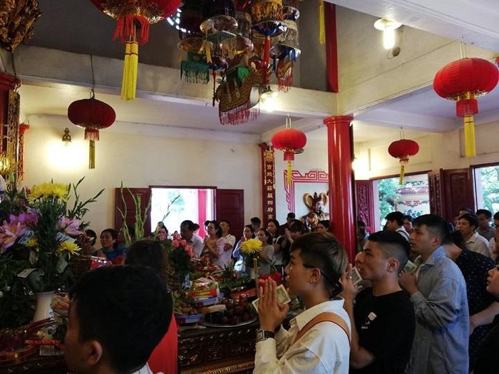 Mùa Vu Lan 2019: Người Hà Nội đi chùa từ sớm, người Sài Gòn thành tâm dự lễ thả hoa đăng mua vu lan 2019 nguoi ha noi di chua tu som nguoi sai gon thanh tam du le tha hoa dang
