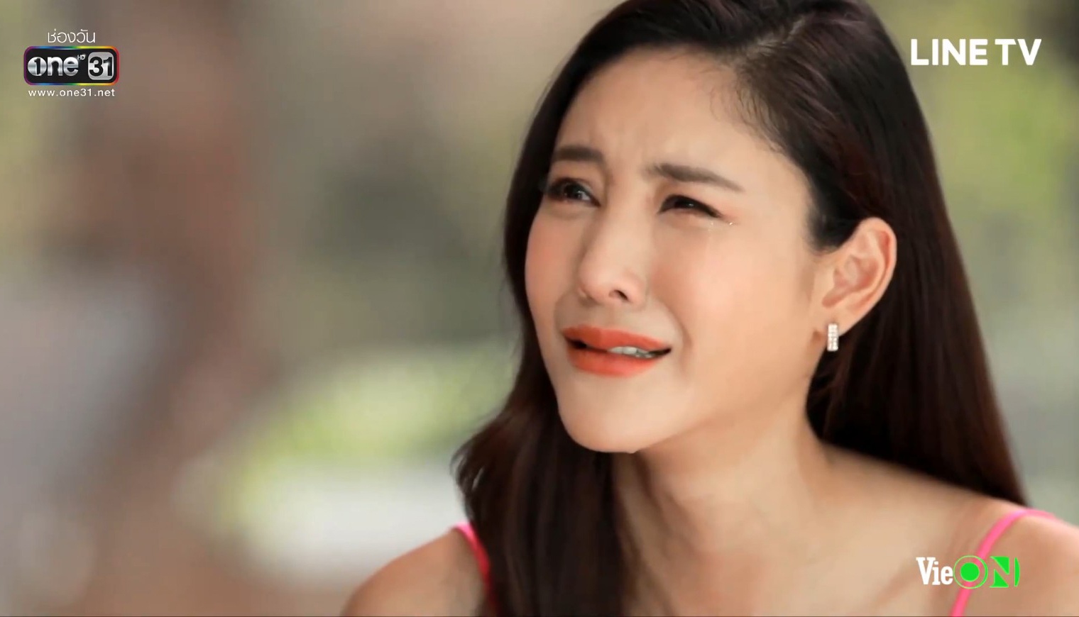 "Chiếc lá cuốn bay" tập 20: Ông Chom có trong tay hồ sơ bệnh án của Nira chiec la cuon bay tap 20 ong chom co trong tay ho so benh an cua nira