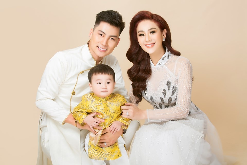 Lộ diện hình ảnh con trai của nữ hoàng chuyển giới Lâm Khánh Chi lo dien hinh anh con trai cua nu hoang chuyen gioi lam khanh chi