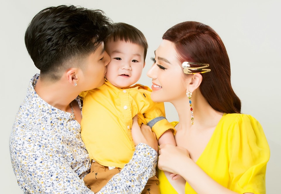 Lộ diện hình ảnh con trai của nữ hoàng chuyển giới Lâm Khánh Chi lo dien hinh anh con trai cua nu hoang chuyen gioi lam khanh chi