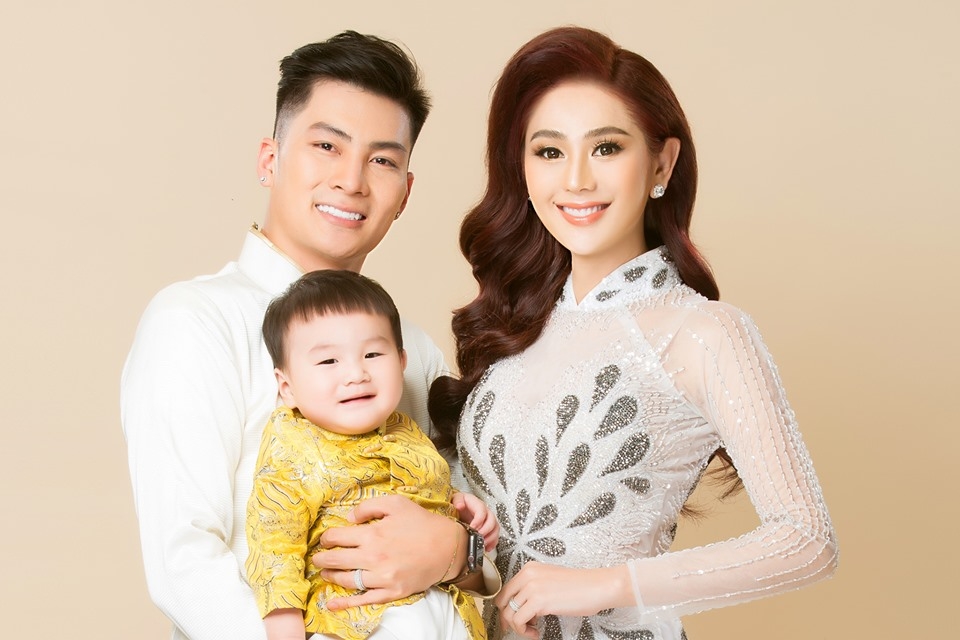 Lộ diện hình ảnh con trai của nữ hoàng chuyển giới Lâm Khánh Chi lo dien hinh anh con trai cua nu hoang chuyen gioi lam khanh chi