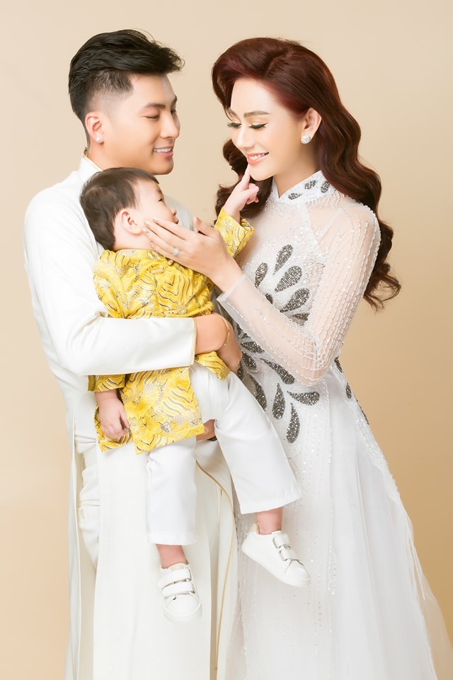 Lộ diện hình ảnh con trai của nữ hoàng chuyển giới Lâm Khánh Chi lo dien hinh anh con trai cua nu hoang chuyen gioi lam khanh chi