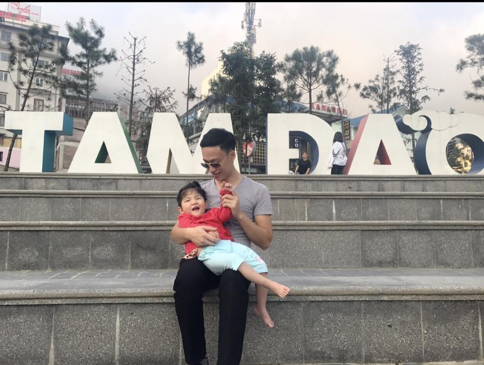 Cô gái xinh đẹp gác lại mọi giấc mơ tuổi 20 để làm mẹ một em bé tật nguyền co gai tre gac lai moi giac mo de lam me mot em be tat nguyen