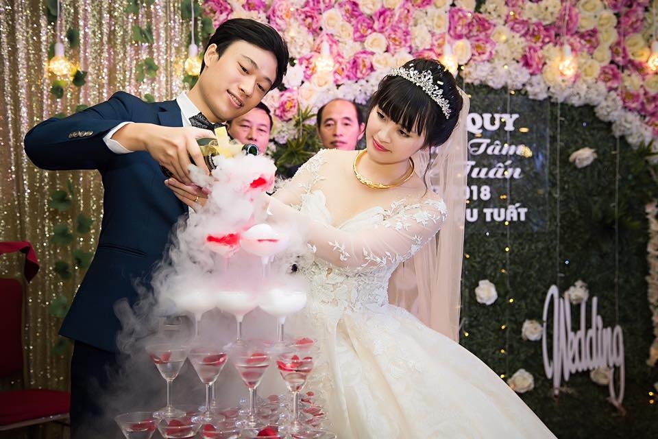 Cô gái xinh đẹp gác lại mọi giấc mơ tuổi 20 để làm mẹ một em bé tật nguyền co gai tre gac lai moi giac mo de lam me mot em be tat nguyen