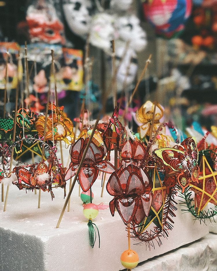 Phố Hàng Mã mùa Trung thu: Cấm chụp ảnh, nếu chụp trả phí 50 nghìn pho hang ma mua trung thu cam chup anh neu chup tra phi 50 nghin