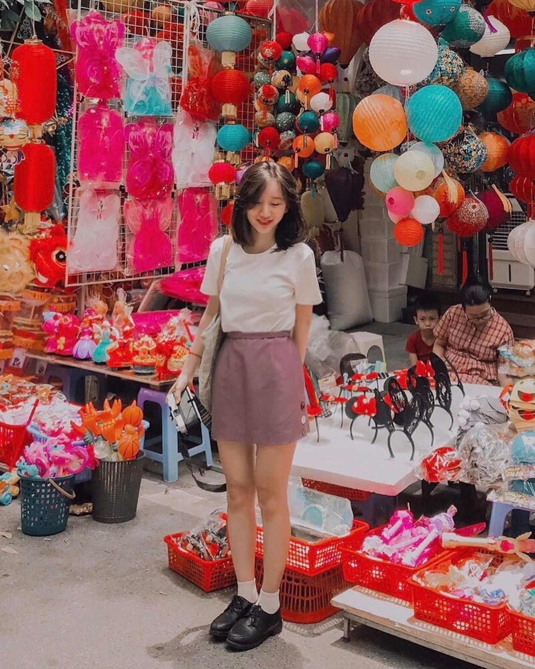 Phố Hàng Mã mùa Trung thu: Cấm chụp ảnh, nếu chụp trả phí 50 nghìn pho hang ma mua trung thu cam chup anh neu chup tra phi 50 nghin