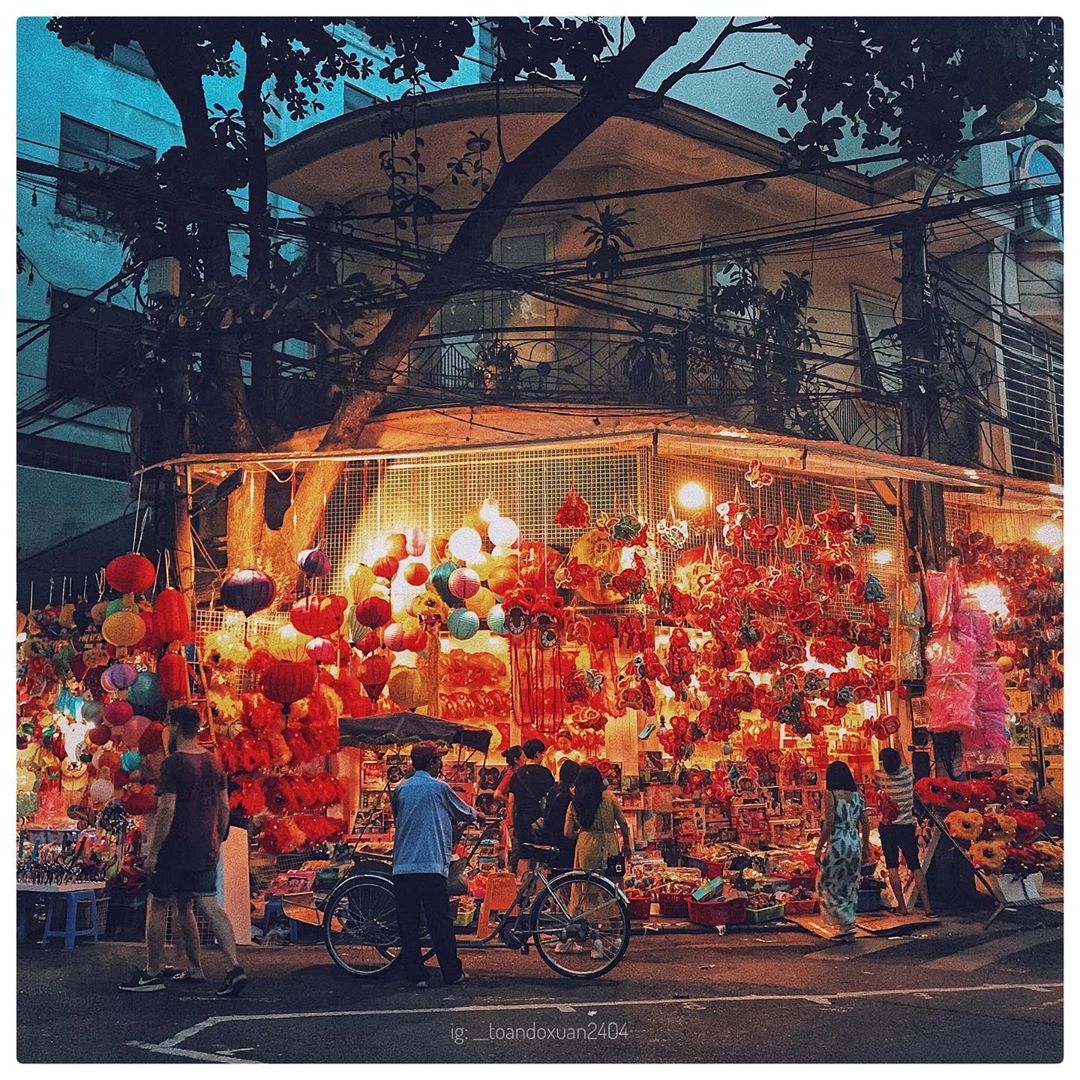 Phố Hàng Mã mùa Trung thu: Cấm chụp ảnh, nếu chụp trả phí 50 nghìn pho hang ma mua trung thu cam chup anh neu chup tra phi 50 nghin