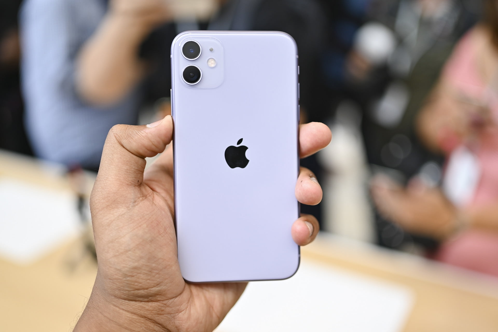 chong co 2 trieu doi mua tra gop iphone 11 vo hai hung nghi canh cong lung tra no