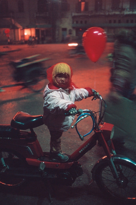 viet nam nam 1989 dep binh di qua ong kinh nhiep anh gia nguoi my